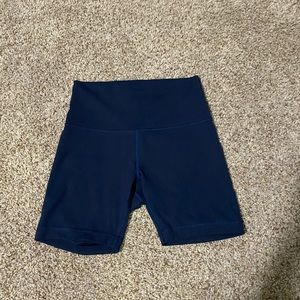 Lululemon Wunder Train Shorts - size 6